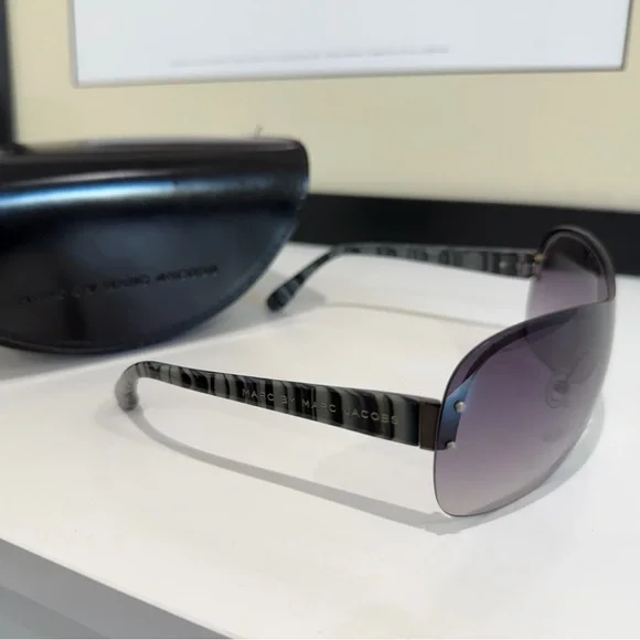 Marc Jacobs Black and Gray Sunglasses - Picture 5 of 7